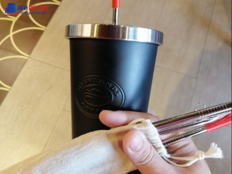 Giá ly giữ nhiệt Highland khoảng bao nhiêu? Có đắt không?
