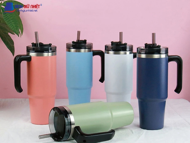 Đánh giá chi tiết về bình giữ nhiệt có ống hút chống va đập mạnh