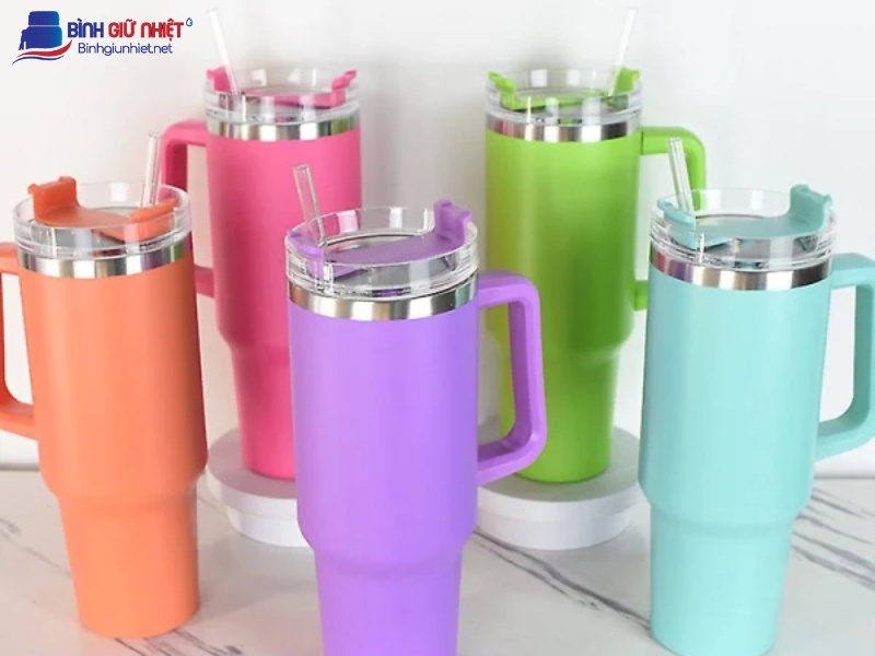 Đánh giá chi tiết về bình giữ nhiệt có ống hút chống va đập mạnh