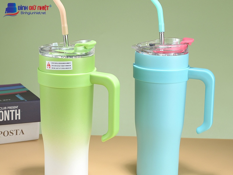 Khám phá chi tiết về bình giữ nhiệt có ống hút đựng sữa