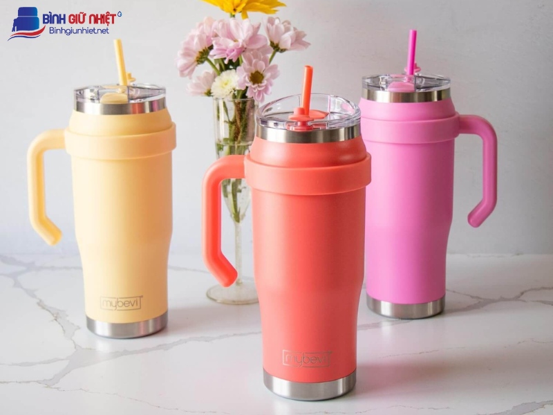Khám phá chi tiết về bình giữ nhiệt có ống hút đựng sữa