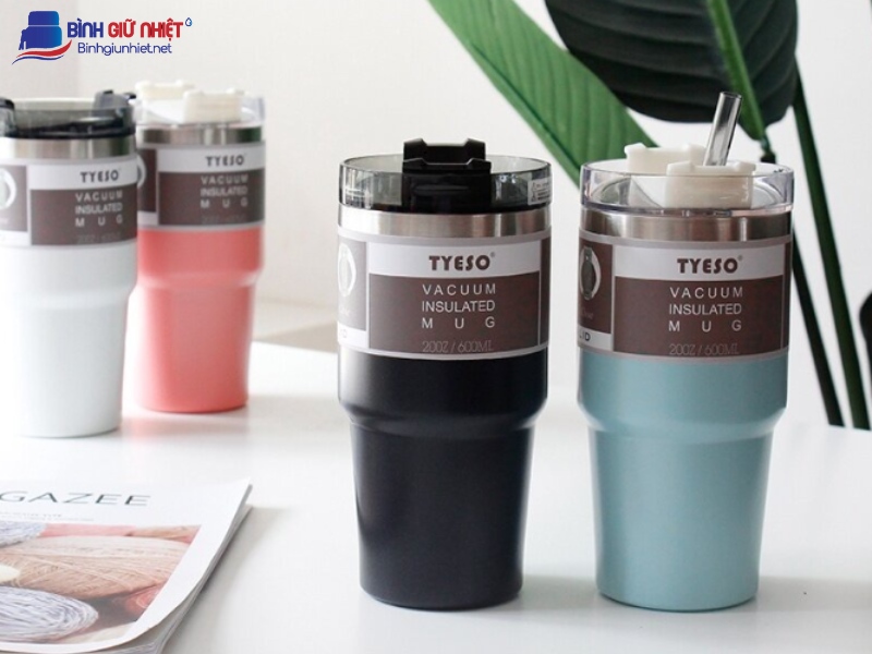 So Sánh Giữa Bình Giữ Nhiệt Có Ống Hút Và Cốc Giữ Nhiệt – Nên Chọn Loại Nào ?